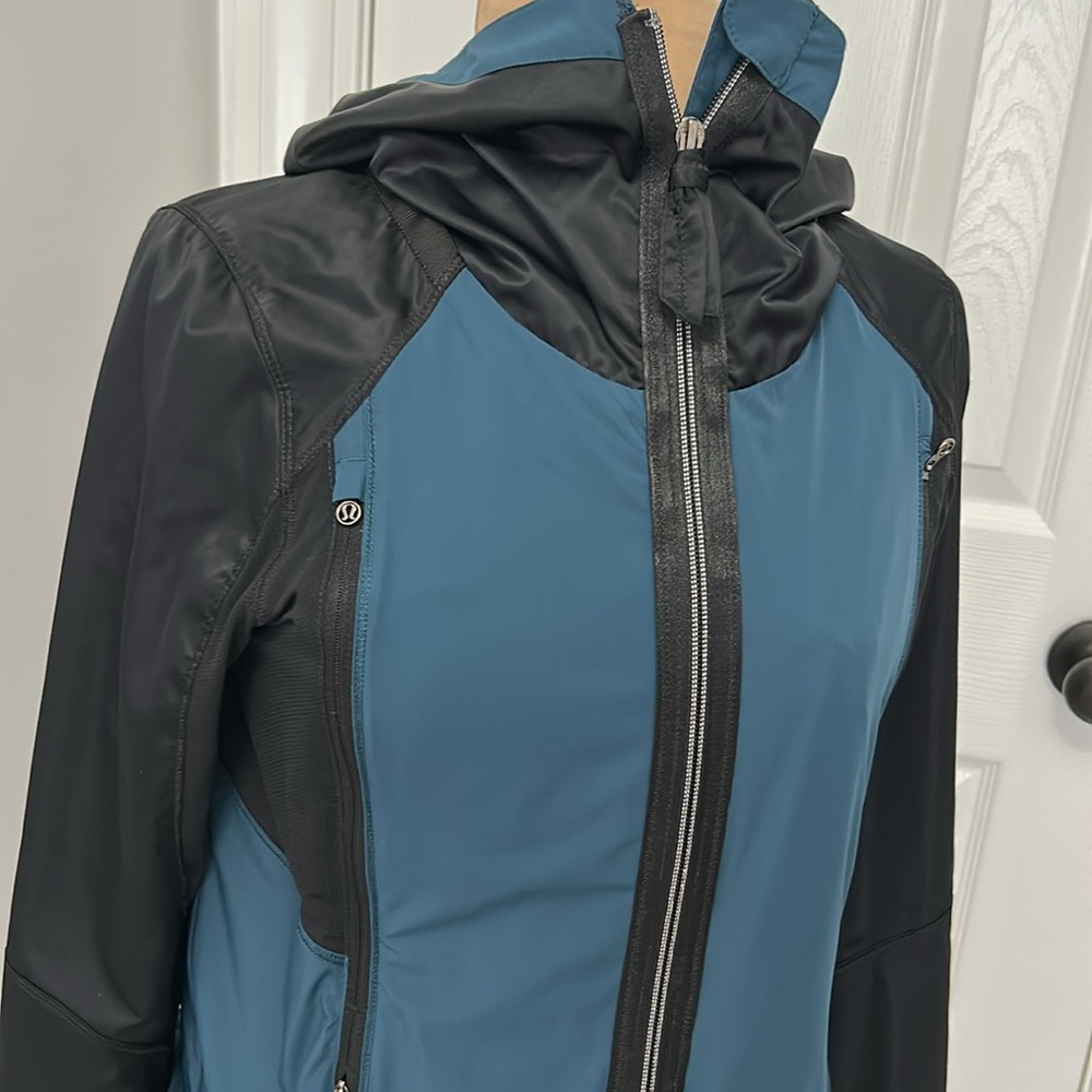 Lululemon Right Round Jacket - Picture 6 of 12